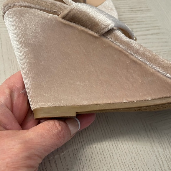 Forever Velvet Jeweled Wedges Sz 9 - Picture 9 of 9